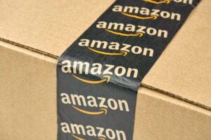 Amazon Pakketape på æske TapeTeam Hvorfor bruger man logotape eller tape med tryk til forsegling af kasser